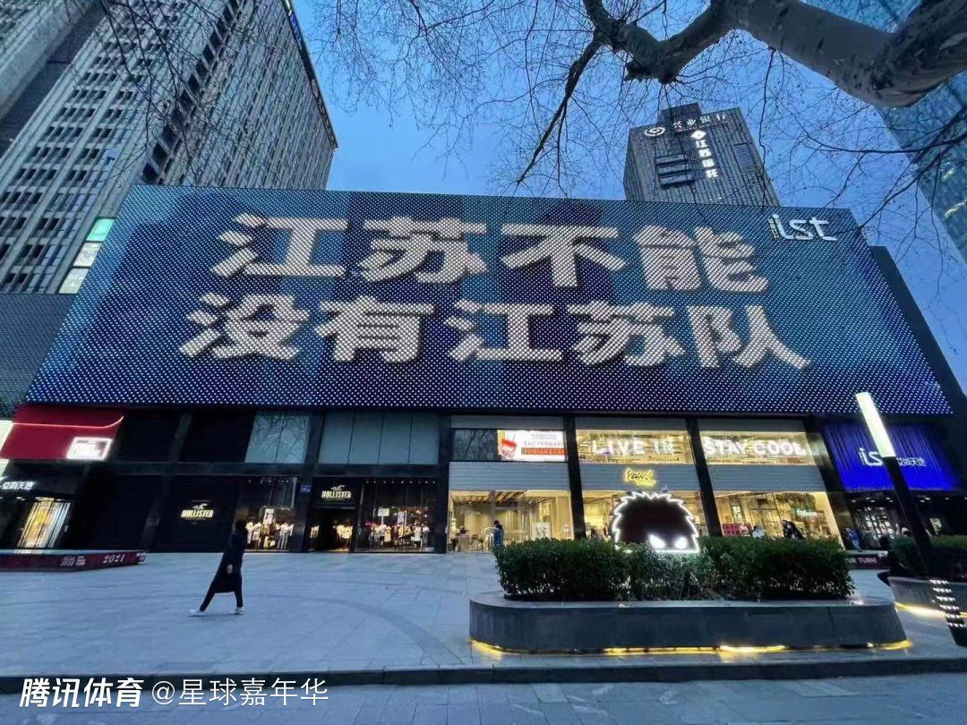 《图片报》表示，罗伊斯在多特队内享有很高的威望，是俱乐部的标志性人物。